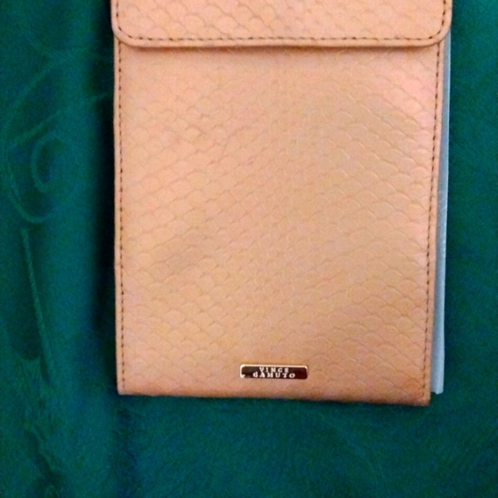 VINCE CAMUTO CROSSBODY SNAKESKIN EMBOSSED,IRREDESENT LEATHER WALLET NWOT**FIRM**
